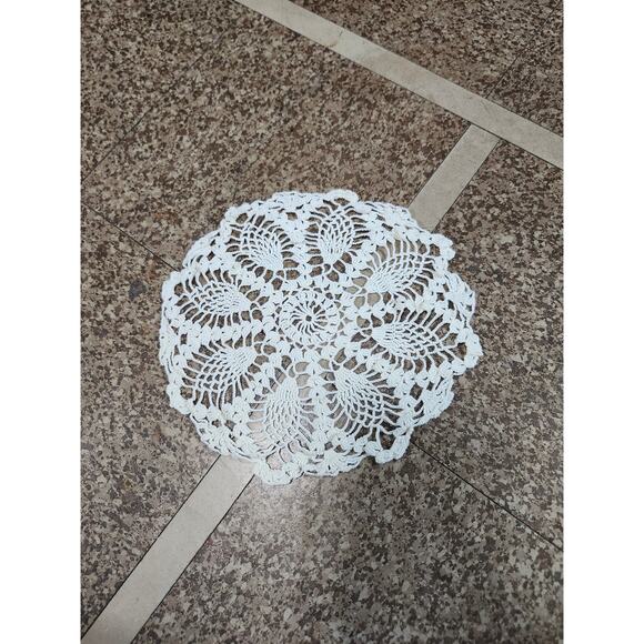 8 White Hand Crocheted Elegant Round Doilies Table Topper Mat Cottage Core - Picture 14 of 16